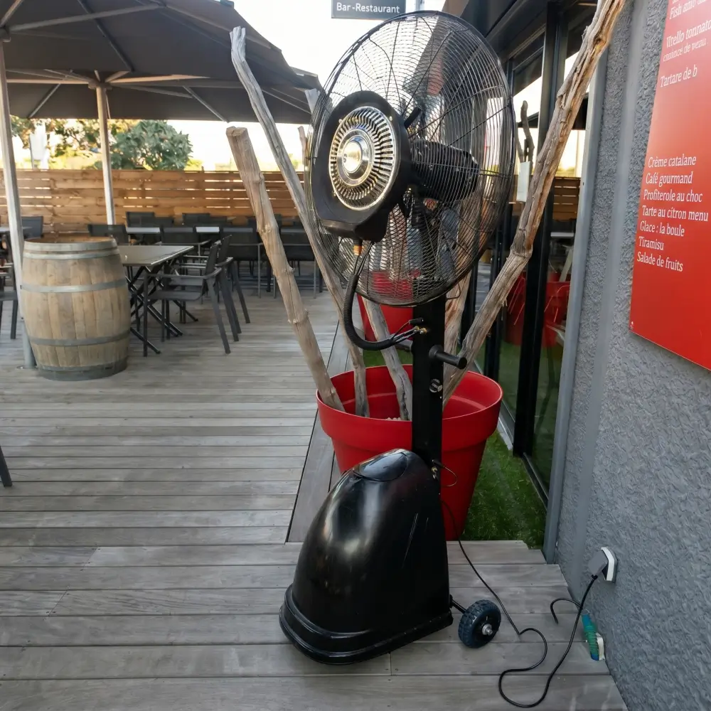 Ventilateur brumisateur terrasse restaurant extérieur